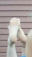 girls feet 0186